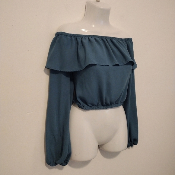 G by Guess - Ruffle Off Shoulder Blouse - Picture 6 of 12